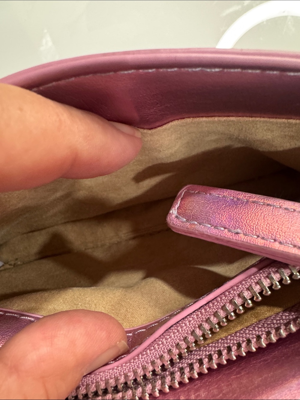 Iridescent clutch - Picture 8 of 9